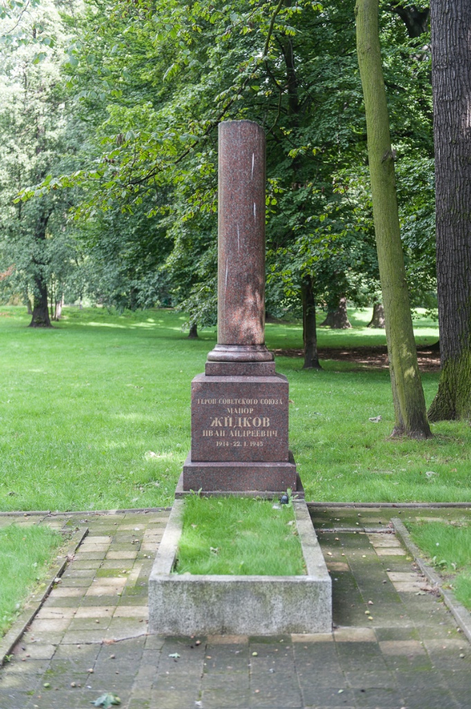 wkaliszu.pl - Kalisz on-line, Cmentarz Żołnierzy Radzieckich . Zagadkowy pułkownik Dowydenko, zdjęcie 7