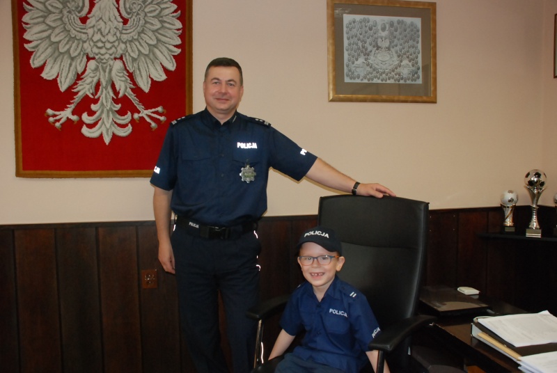 wkaliszu.pl - Kalisz on-line, AKCJA. Dzięki WOŚP 7-letni Igor zwiedził kaliską komendę policji, zdjęcie 3