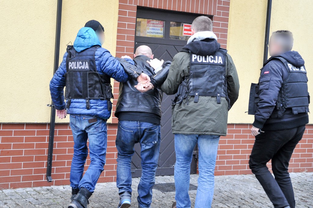 wkaliszu.pl - Kalisz on-line, POLICJA (FOTO). Fałszywe dolary i narkotyki, zdjęcie 5