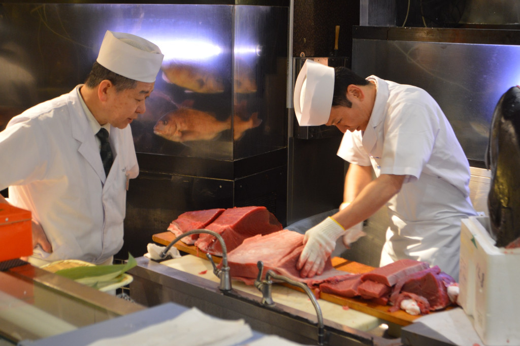 wkaliszu.pl - Kalisz on-line, KUCHNIA. Ekipa Maguro Sushi Bar na słynnej nowoworcznej giełdzie tuńczyka w Tokio, zdjęcie 4