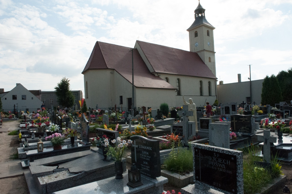 wkaliszu.pl - Kalisz on-line, Kościół pw. św. Anny od strony cmentarza przykościelnego
