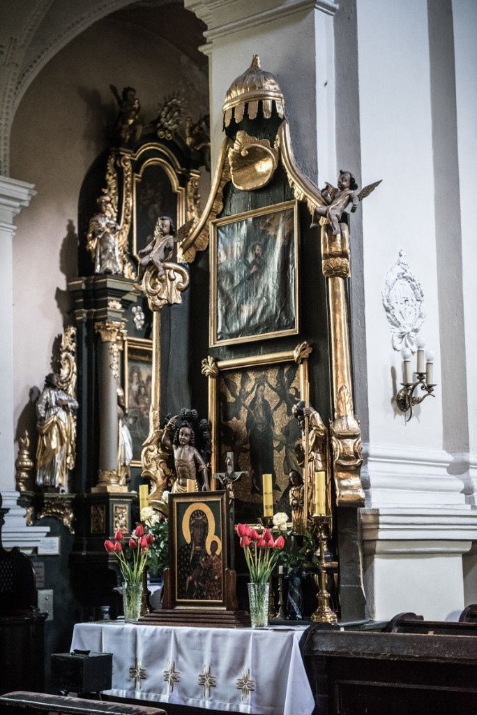 wkaliszu.pl - Kalisz on-line, 09 –  Kościół pw. Najświętszej Marii Panny i św. Wawrzyńca – ołtarz boczny