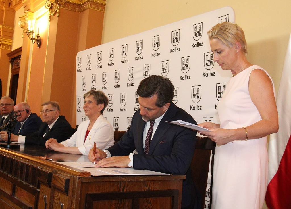 wkaliszu.pl - Kalisz on-line, KONFERENCJA. Podpisali Deklarację Zdrowia Rodziny, zdjęcie 1