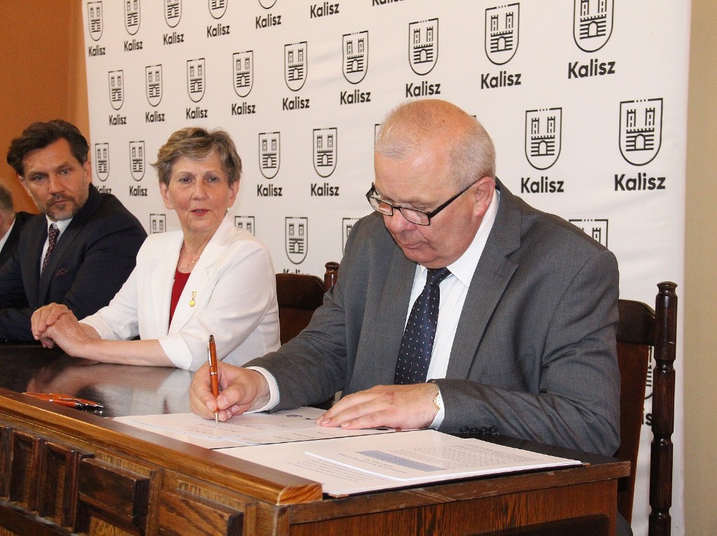 wkaliszu.pl - Kalisz on-line, KONFERENCJA. Podpisali Deklarację Zdrowia Rodziny, zdjęcie 4