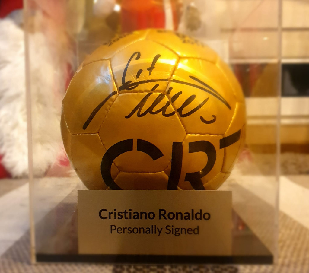 wkaliszu.pl - Kalisz on-line, POMOC DLA JAGÓDKI. Piłka z autografem Christiano Ronaldo, zdjęcie 2