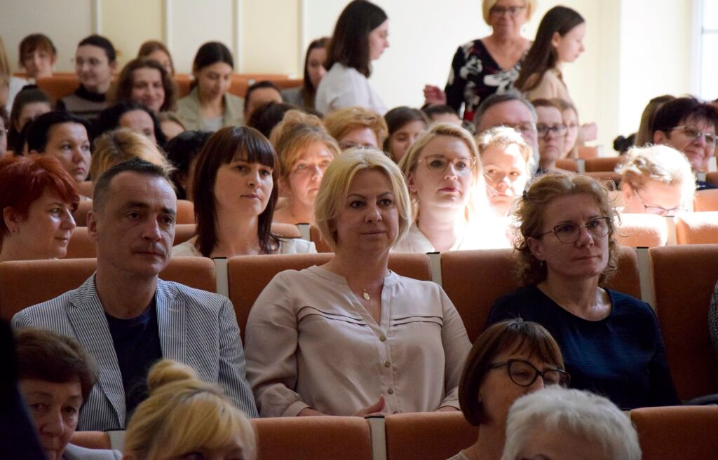 wkaliszu.pl - Kalisz on-line, AKADEMIA KALISKA. Minister na święcie pielęgniarek i położnych, zdjęcie 2