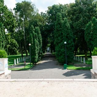 Cmentarz Żołnierzy Radzieckich . Zagadkowy pułkownik Dowydenko, zdjęcie 1, wkaliszu.pl - Kalisz on-line, zdjęcie 316x316