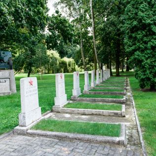 Cmentarz Żołnierzy Radzieckich . Zagadkowy pułkownik Dowydenko, zdjęcie 3, wkaliszu.pl - Kalisz on-line, zdjęcie 316x316