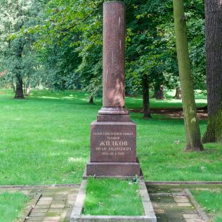 Cmentarz Żołnierzy Radzieckich . Zagadkowy pułkownik Dowydenko, zdjęcie 7, wkaliszu.pl - Kalisz on-line, zdjęcie 316x316