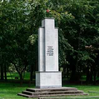 Cmentarz Żołnierzy Radzieckich . Zagadkowy pułkownik Dowydenko, zdjęcie 12, wkaliszu.pl - Kalisz on-line, zdjęcie 316x316