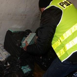 KALISZ. Policjanci przechwycili hurtową kontrabandę, zdjęcie 1, wkaliszu.pl - Kalisz on-line, zdjęcie 316x316