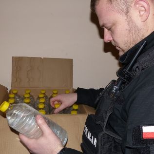 KALISZ. Policjanci przechwycili hurtową kontrabandę, zdjęcie 5, wkaliszu.pl - Kalisz on-line, zdjęcie 316x316