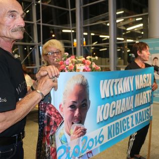 PO OLIMPIADZIE. Marta Walczykiewicz już w domu. Huczne powitanie na lotnisku, zdjęcie 1, wkaliszu.pl - Kalisz on-line, zdjęcie 316x316