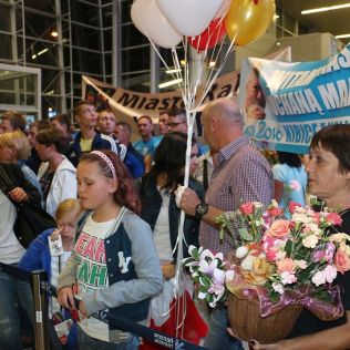 PO OLIMPIADZIE. Marta Walczykiewicz już w domu. Huczne powitanie na lotnisku, zdjęcie 4, wkaliszu.pl - Kalisz on-line, zdjęcie 316x316
