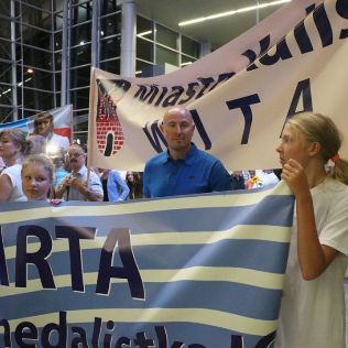 PO OLIMPIADZIE. Marta Walczykiewicz już w domu. Huczne powitanie na lotnisku, zdjęcie 5, wkaliszu.pl - Kalisz on-line, zdjęcie 316x316