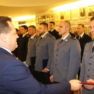 POLICJA. Uratowali życie 13-latkowi. Nagrodził ich minister, zdjęcie 2, wkaliszu.pl - Kalisz on-line, zdjęcie 316x316