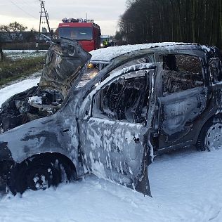 WYPADEK. Auto paliło się na drodze, zdjęcie 1, wkaliszu.pl - Kalisz on-line, zdjęcie 316x316
