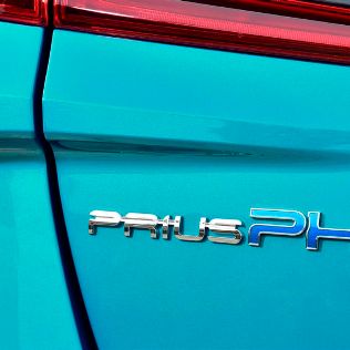 MOTORYZACJA.  Ruszyła sprzedaż nowej Toyoty Prius Plug-in w kaliskim salonie, zdjęcie 1, wkaliszu.pl - Kalisz on-line, zdjęcie 316x316