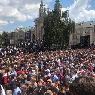 WIZYTA TRUMPA. Ponad 200 kaliszan na spotkaniu z prezydentem USA, zdjęcie 4, wkaliszu.pl - Kalisz on-line, zdjęcie 316x316