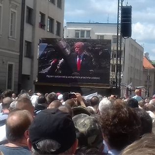 WIZYTA TRUMPA. Ponad 200 kaliszan na spotkaniu z prezydentem USA, zdjęcie 12, wkaliszu.pl - Kalisz on-line, zdjęcie 316x316