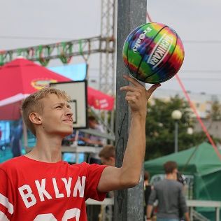KOSZYKÓWKA. Fruwali nad koszami. Streetball królował w Kaliszu, zdjęcie 5, wkaliszu.pl - Kalisz on-line, zdjęcie 316x316