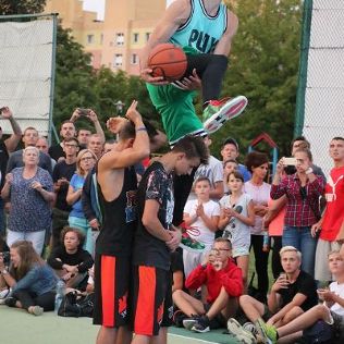 KOSZYKÓWKA. Fruwali nad koszami. Streetball królował w Kaliszu, zdjęcie 11, wkaliszu.pl - Kalisz on-line, zdjęcie 316x316