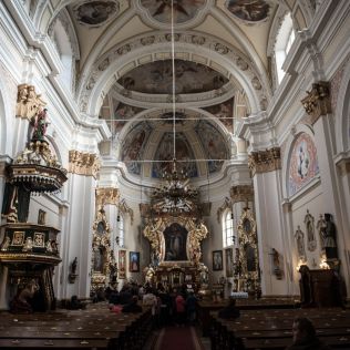 11 – Kościół pw. św. Stanisława Biskupa – wnętrze z ołtarzem głównym, wkaliszu.pl - Kalisz on-line, zdjęcie 316x316