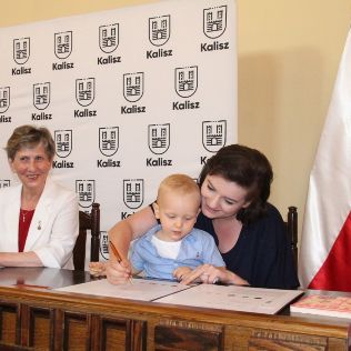 KONFERENCJA. Podpisali Deklarację Zdrowia Rodziny, zdjęcie 3, wkaliszu.pl - Kalisz on-line, zdjęcie 316x316