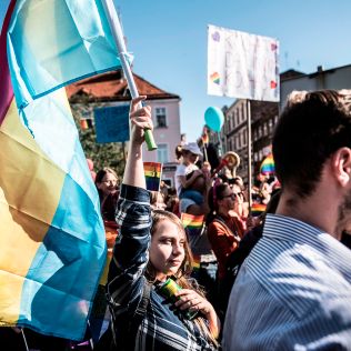 W MIEŚCIE. Wolność, równość, akceptacja. Ulicami miasta przeszedł I Kaliski Marsz Równości, zdjęcie 7, wkaliszu.pl - Kalisz on-line, zdjęcie 316x316