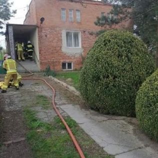 POŻAR. Palił się dom w Tłokinii Kościelnej, zdjęcie 4, wkaliszu.pl - Kalisz on-line, zdjęcie 316x316