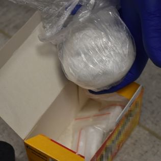 POLICJA. 5 kilogramów narkotyków, zdjęcie 2, wkaliszu.pl - Kalisz on-line, zdjęcie 316x316