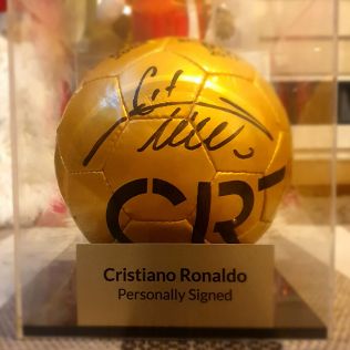 POMOC DLA JAGÓDKI. Piłka z autografem Christiano Ronaldo, zdjęcie 2, wkaliszu.pl - Kalisz on-line, zdjęcie 316x316