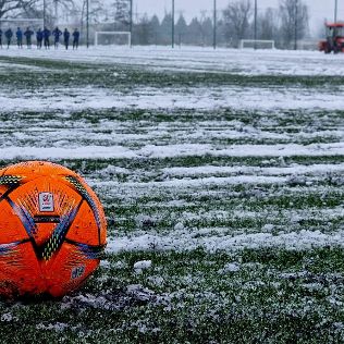 PIŁKA NOŻNA. Śnieg na boisku. Trening zamiast sparingu, zdjęcie 1, wkaliszu.pl - Kalisz on-line, zdjęcie 316x316