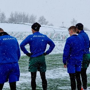 PIŁKA NOŻNA. Śnieg na boisku. Trening zamiast sparingu, zdjęcie 5, wkaliszu.pl - Kalisz on-line, zdjęcie 316x316