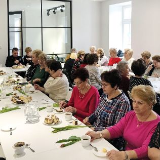  MIASTO. Seniorki świętowały Dzień Kobiet (FOTO), zdjęcie 7, wkaliszu.pl - Kalisz on-line, zdjęcie 316x316