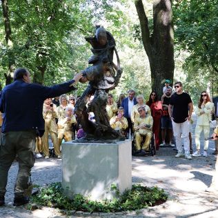 SZTUKA. Odsłonięcie rzeźby ,,Gaja" i Urodziny Tarasina (FOTO), zdjęcie 3, wkaliszu.pl - Kalisz on-line, zdjęcie 316x316