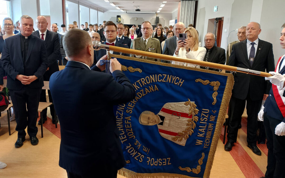 MIASTO. Medal dla sztandaru ZST-E