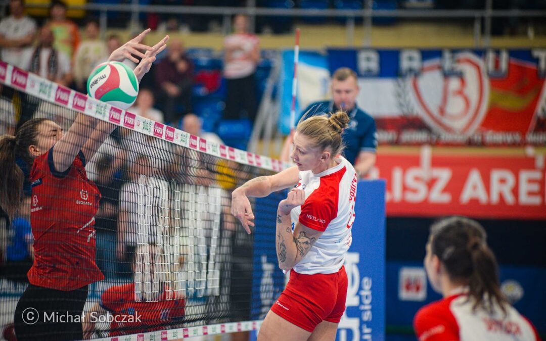 SIATKÓWKA. Liderki nie przegrywają