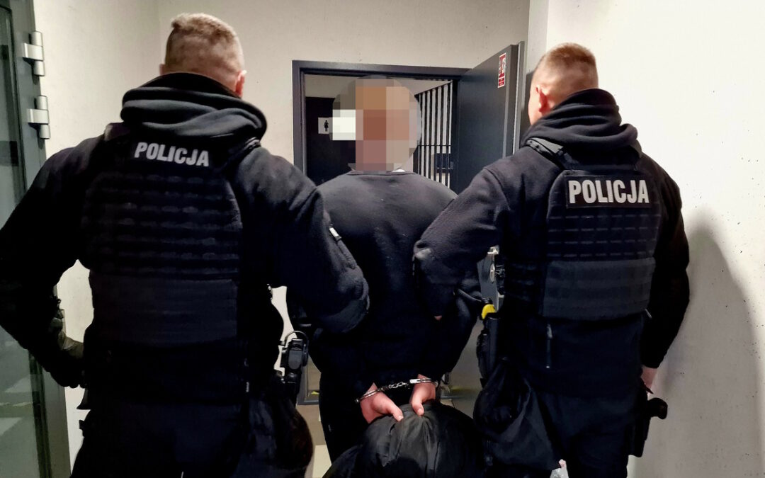 POLICJA. Zatrzymali 26-latka. Groził bronią taksówkarzowi