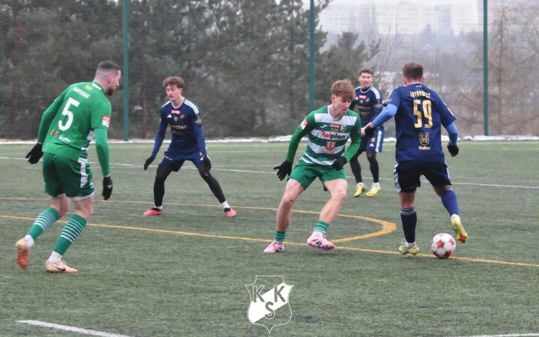 PIŁKA NOŻNA. Sokół pokonany. KKS czeka na start II ligi