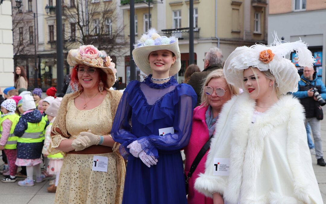 MIASTO. Walc Barbary pod ratuszem