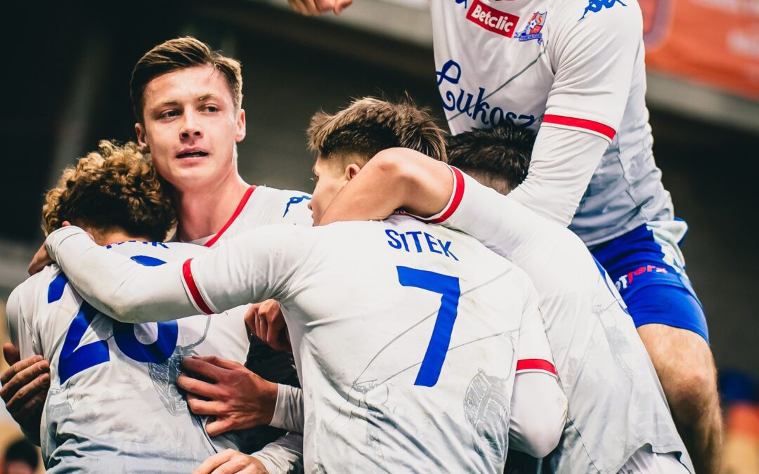 PIŁKA NOŻNA. ,,Górale” za mocni